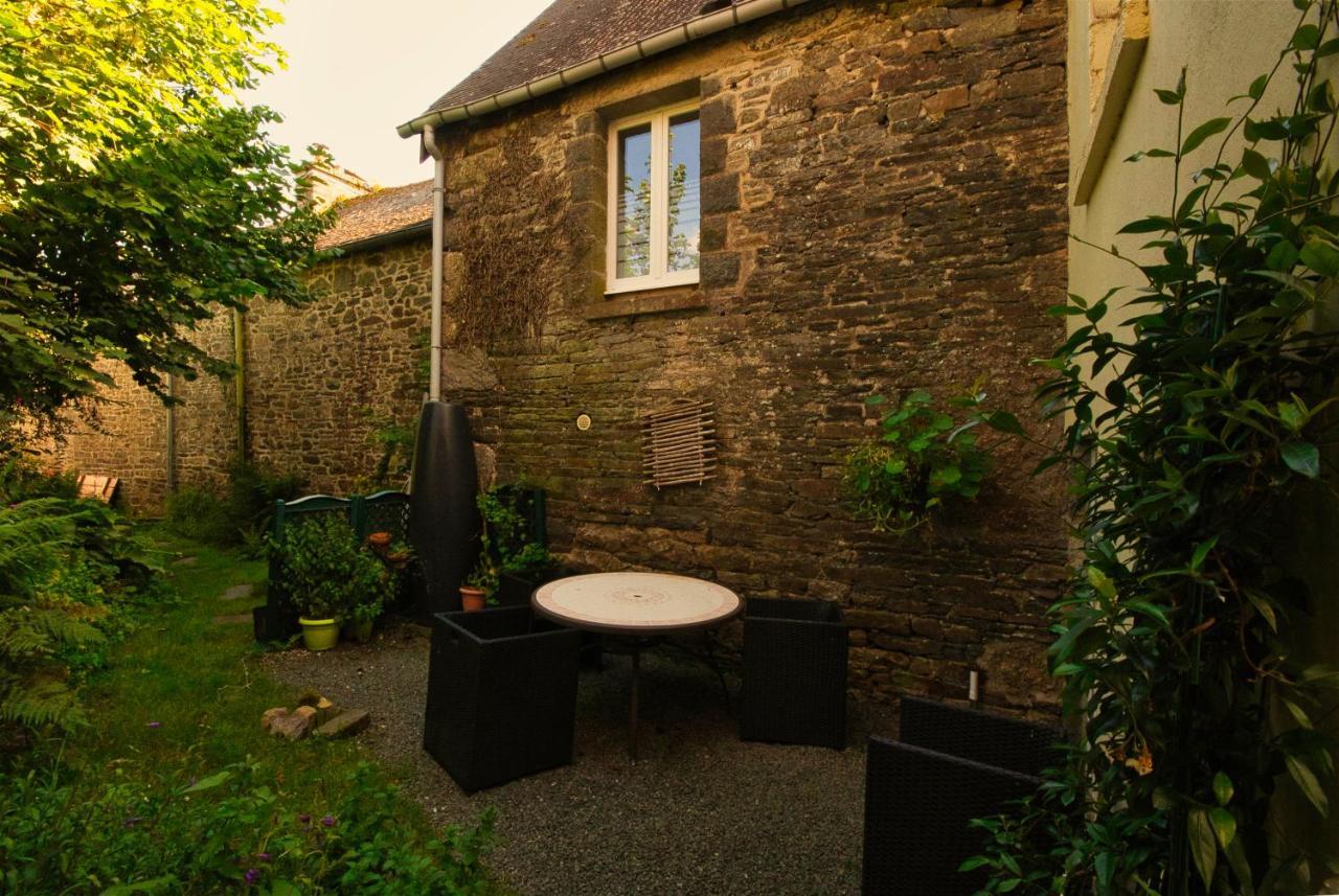 Auberge Le Canard Qui Rit Plelauff Экстерьер фото
